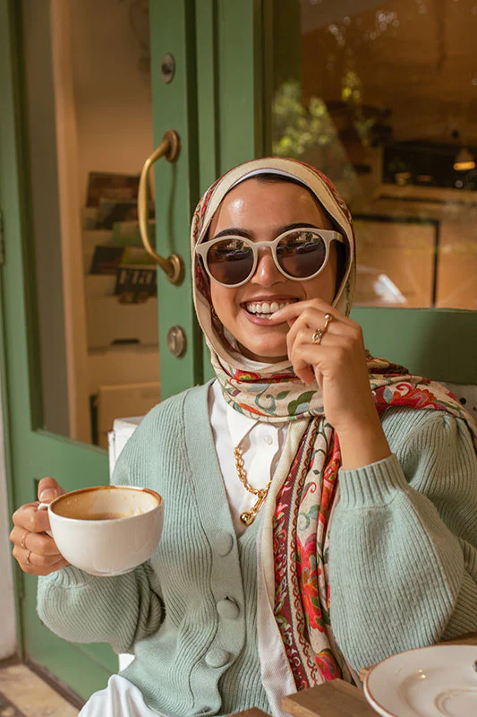 Graceful Passion in Modal - Image 6