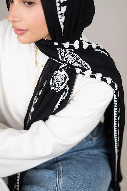 Love Me Noir - Image 11