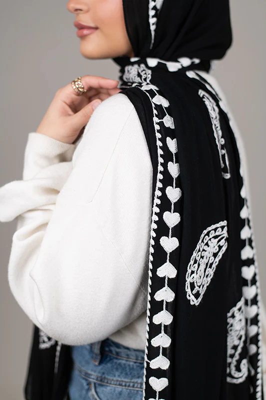 Love Me Noir - Image 3